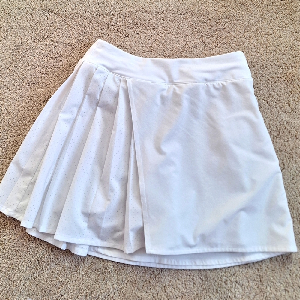 NWT Lululemon White Tennis Skirt  With Short Size 0 Pleated